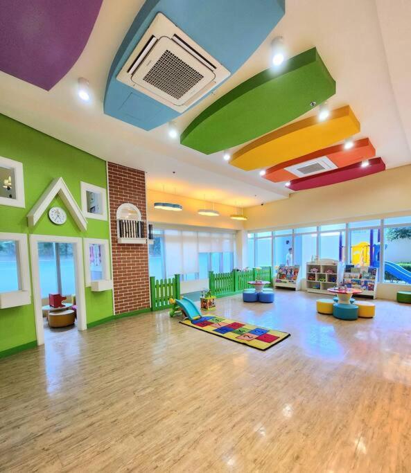 Cosy Executive 1 Bedroom Uptown Parksuites Ultra Fast Internet Manila Exterior photo