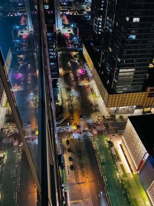 Cosy Executive 1 Bedroom Uptown Parksuites Ultra Fast Internet Manila Exterior photo