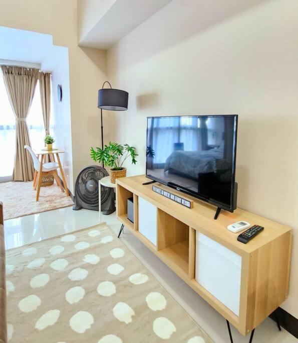 Cosy Executive 1 Bedroom Uptown Parksuites Ultra Fast Internet Manila Exterior photo