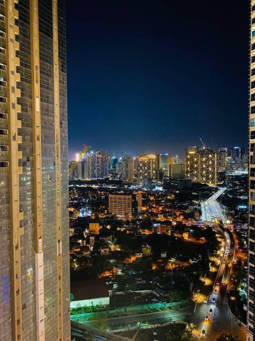Cosy Executive 1 Bedroom Uptown Parksuites Ultra Fast Internet Manila Exterior photo